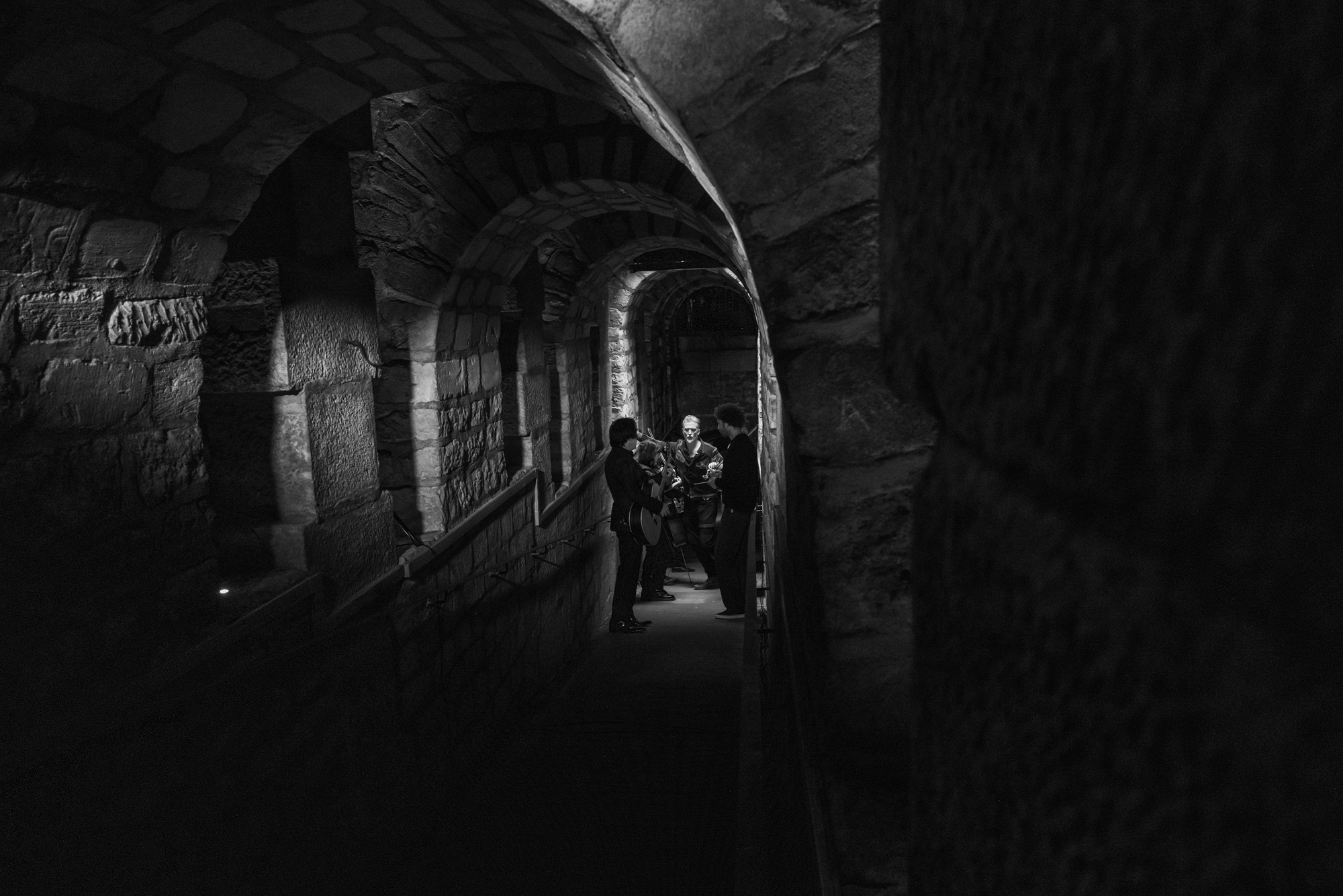 Queens of the Stone Age: Intimidad, oscuridad y distorsión